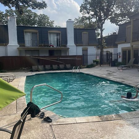 Huge One Bedroom With 2 Queen Size Beds Houston Exteriör bild