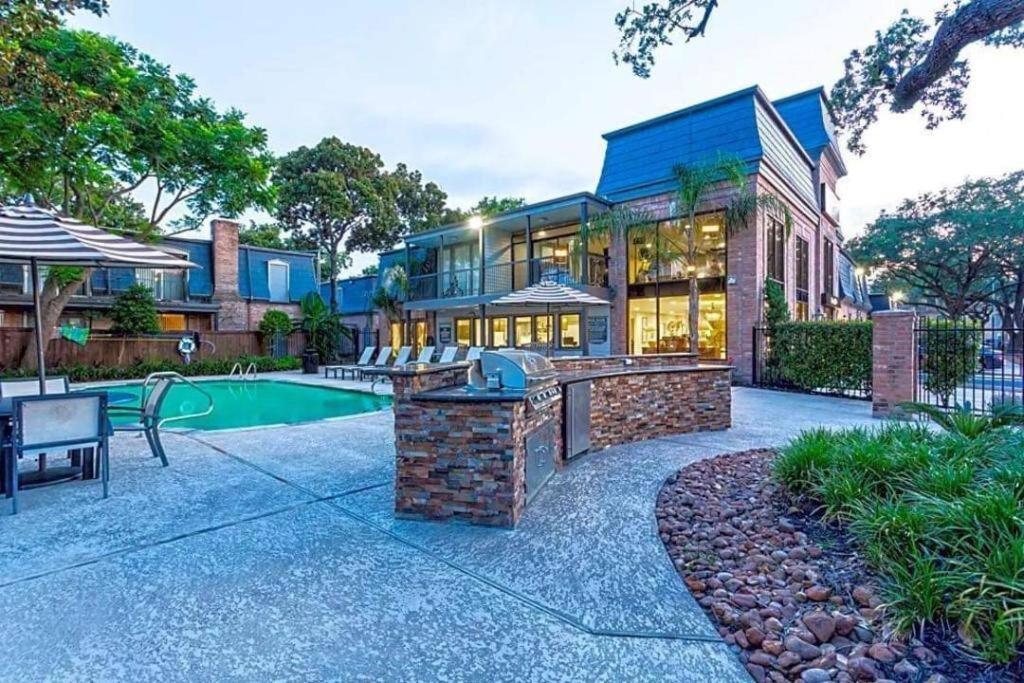 Huge One Bedroom With 2 Queen Size Beds Houston Exteriör bild