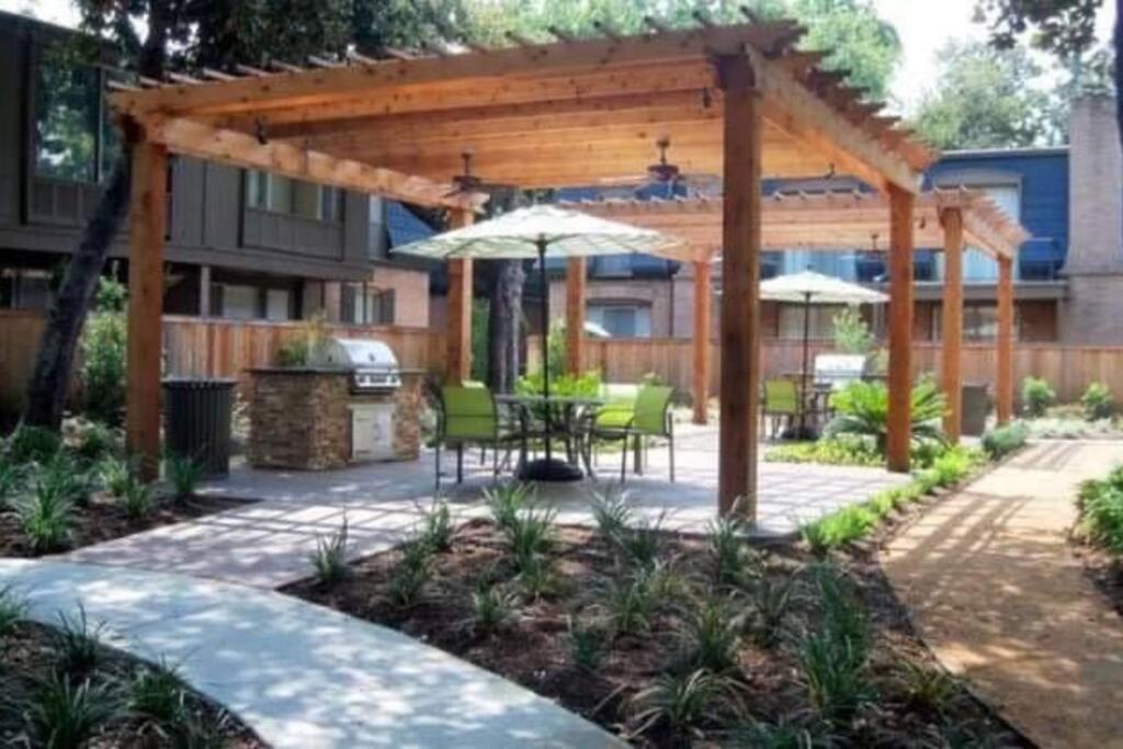 Huge One Bedroom With 2 Queen Size Beds Houston Exteriör bild