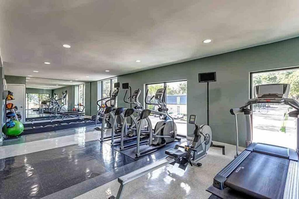 Huge One Bedroom With 2 Queen Size Beds Houston Exteriör bild