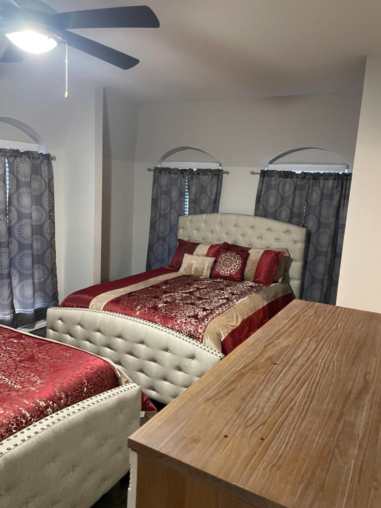 Huge One Bedroom With 2 Queen Size Beds Houston Exteriör bild