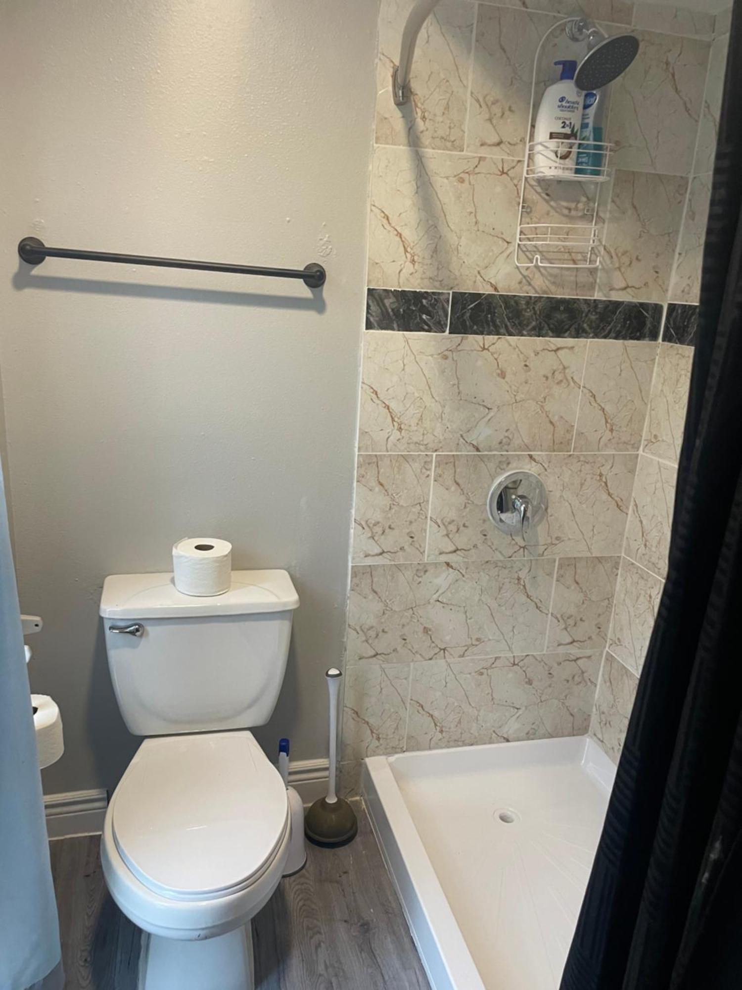 Huge One Bedroom With 2 Queen Size Beds Houston Exteriör bild