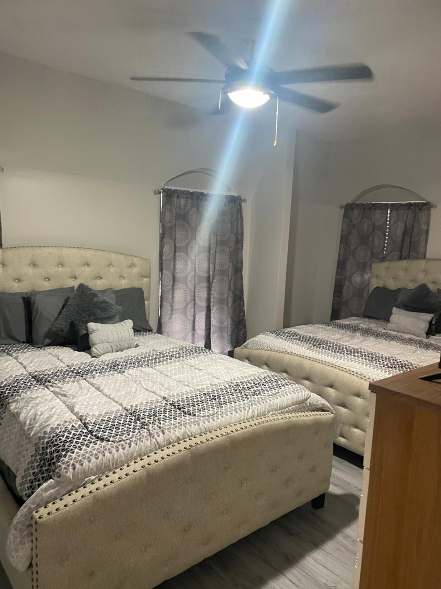Huge One Bedroom With 2 Queen Size Beds Houston Exteriör bild
