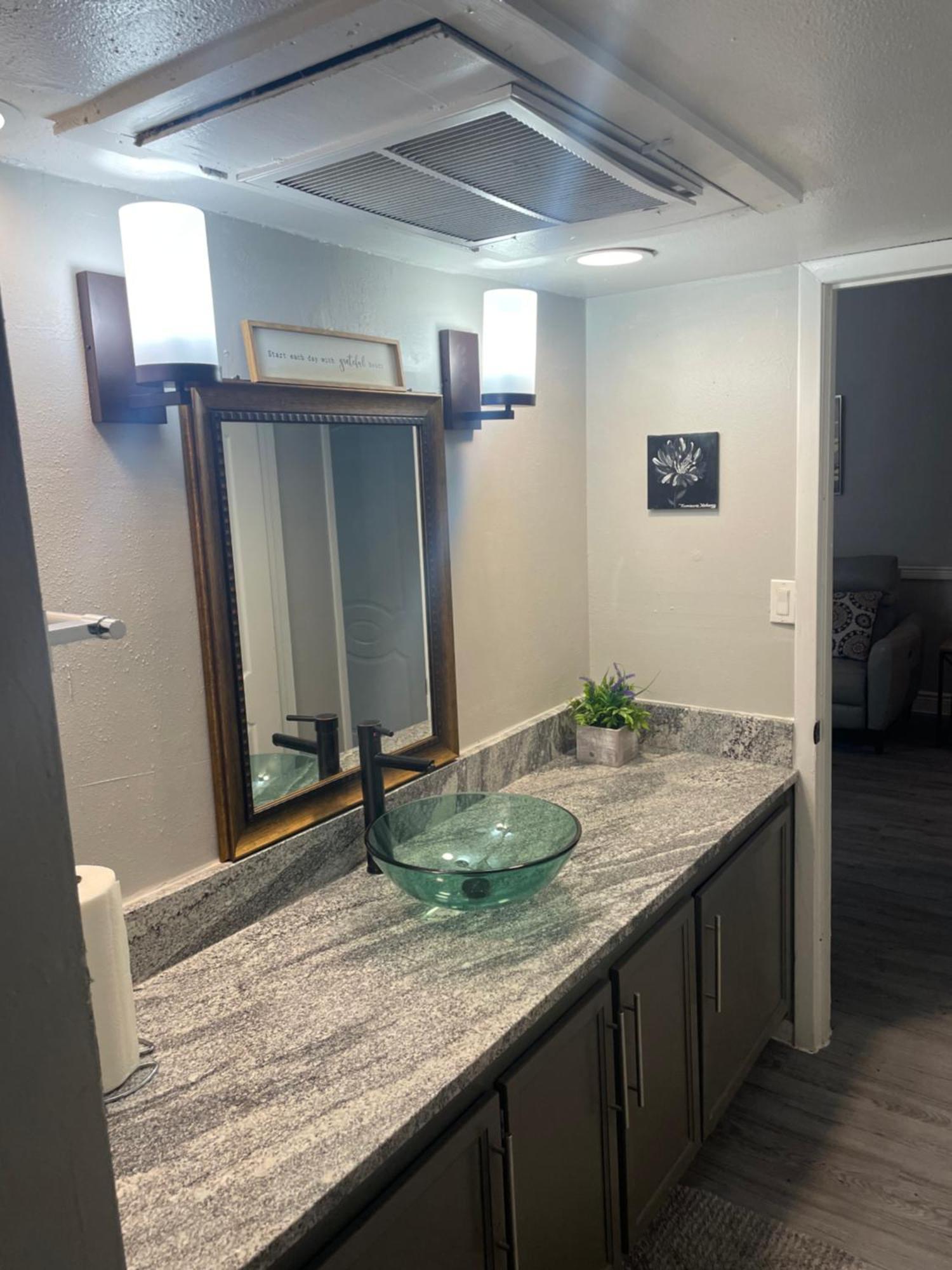 Huge One Bedroom With 2 Queen Size Beds Houston Exteriör bild
